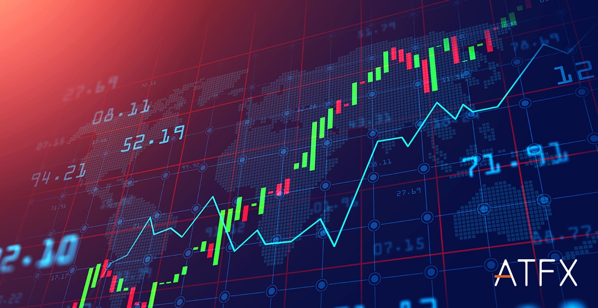 Nhà giao dịch đang phân tích biểu đồ forex để tìm điểm vào lệnh và đặt stop loss