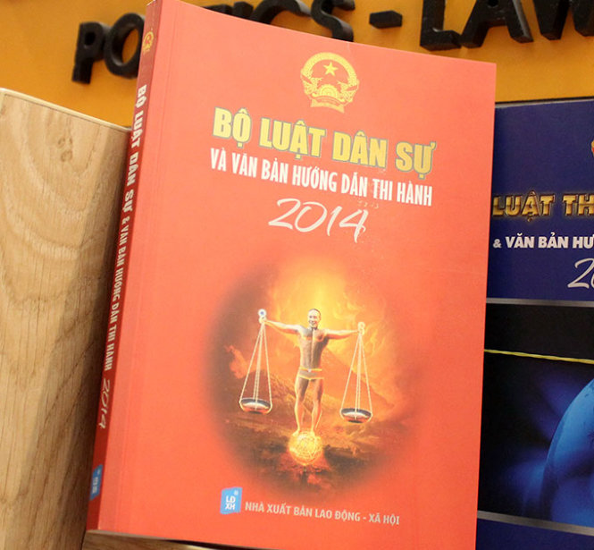 Hình ảnh minh họa một quyển sách luật đang mở tượng trưng cho việc tuân thủ quy định của Exness và ngân hàng