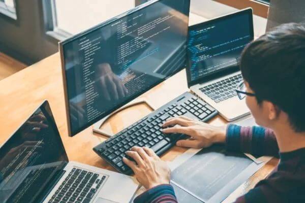 Thiết kế logo chuyên nghiệp cho startup